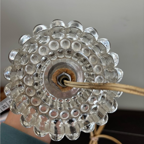 Elegant Vintage Brass and Swirl Clear Glass Table Lamp - Picture 5 of 8